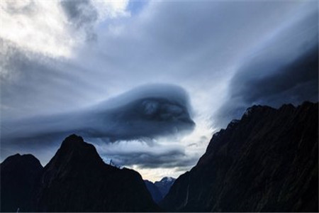贵州成人高考经管类要考哪些科目？